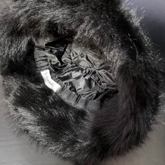 WOMEN'S CHANEL BLACK FAUX FUR BUCKET HAT ONE SIZE EXCELLENT PREOWNED LIKE NEW - Picture 4 of 5